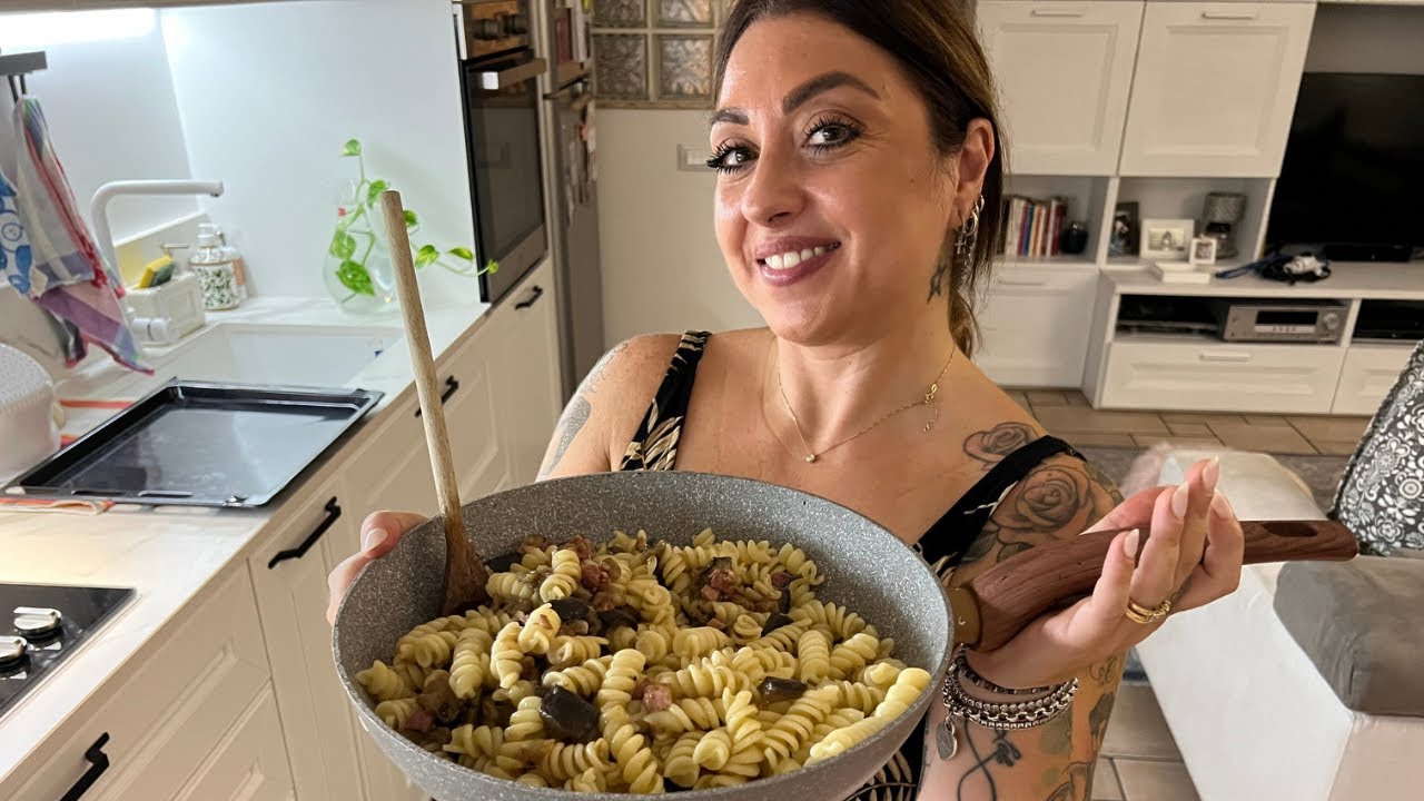 VENGONO GLI AMICI! *vlog pulizia veloce e cena*!