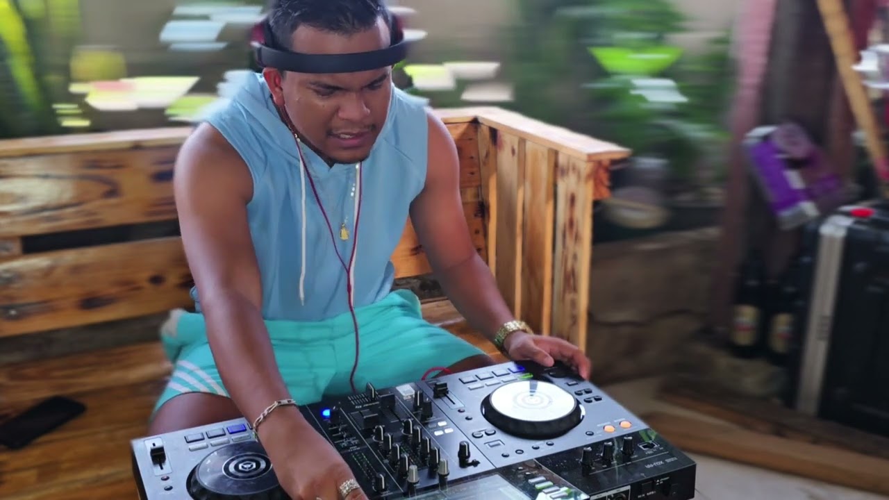 𝐂𝐥𝐚𝐬𝐬𝐢𝐜 𝐑𝐞𝐠𝐠𝐚𝐞 𝐌𝐢𝐱  | 𝐃𝐣 𝐇𝐞𝐧𝐧𝐲'𝐬 𝐃𝐫𝐢𝐯𝐞