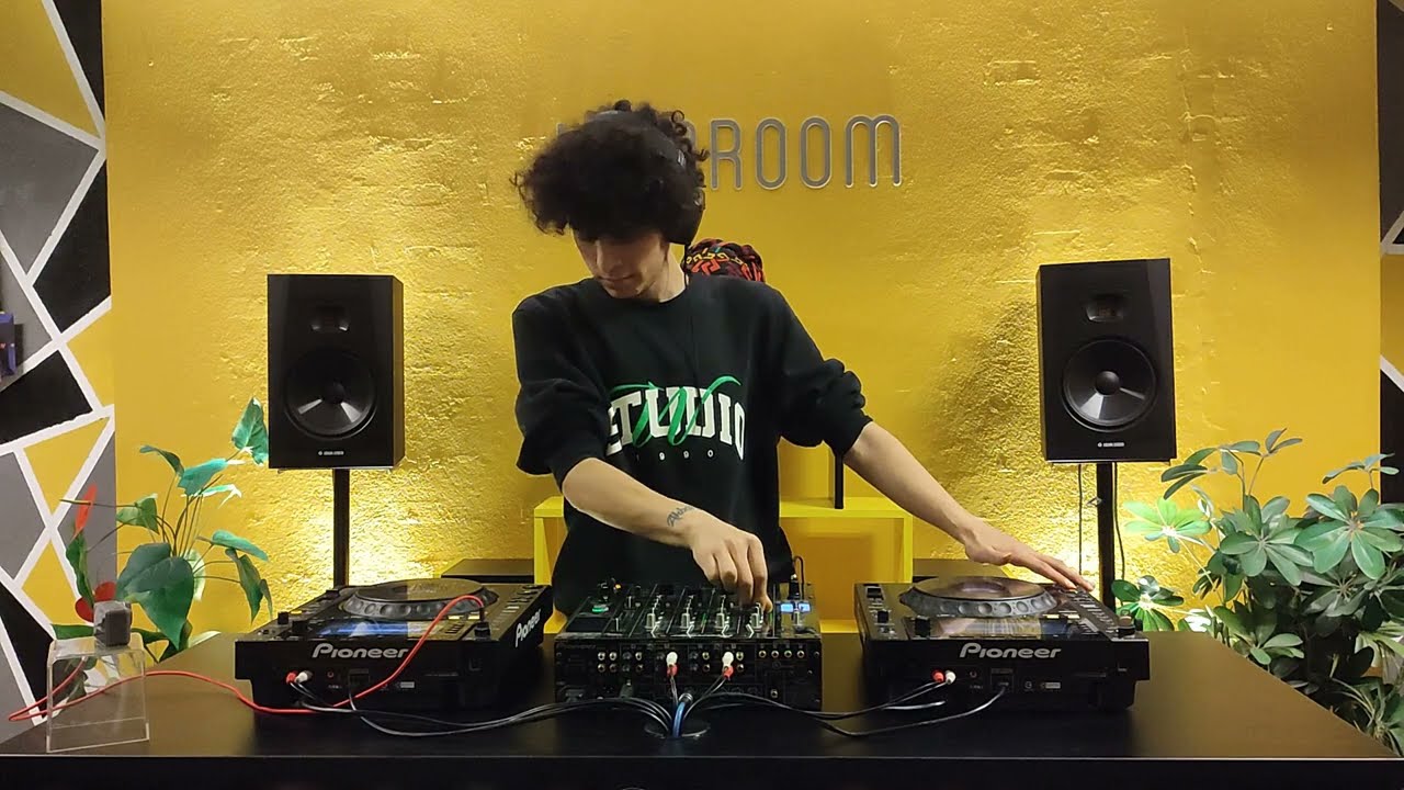 Studio Sessions #012 with Berroe