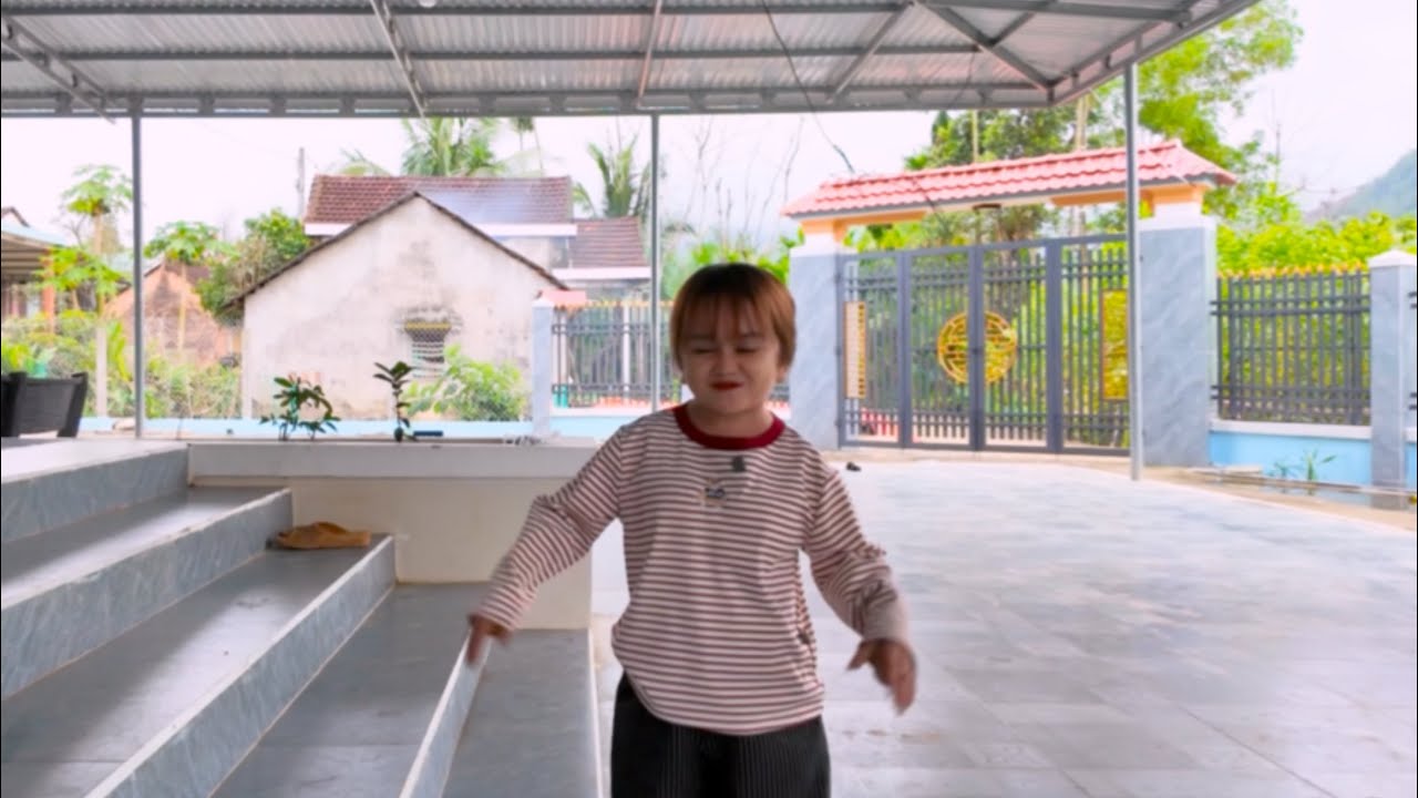Huyền Hrê đi mua đồ tặng cho hai em trai và bất ngờ sau đó 