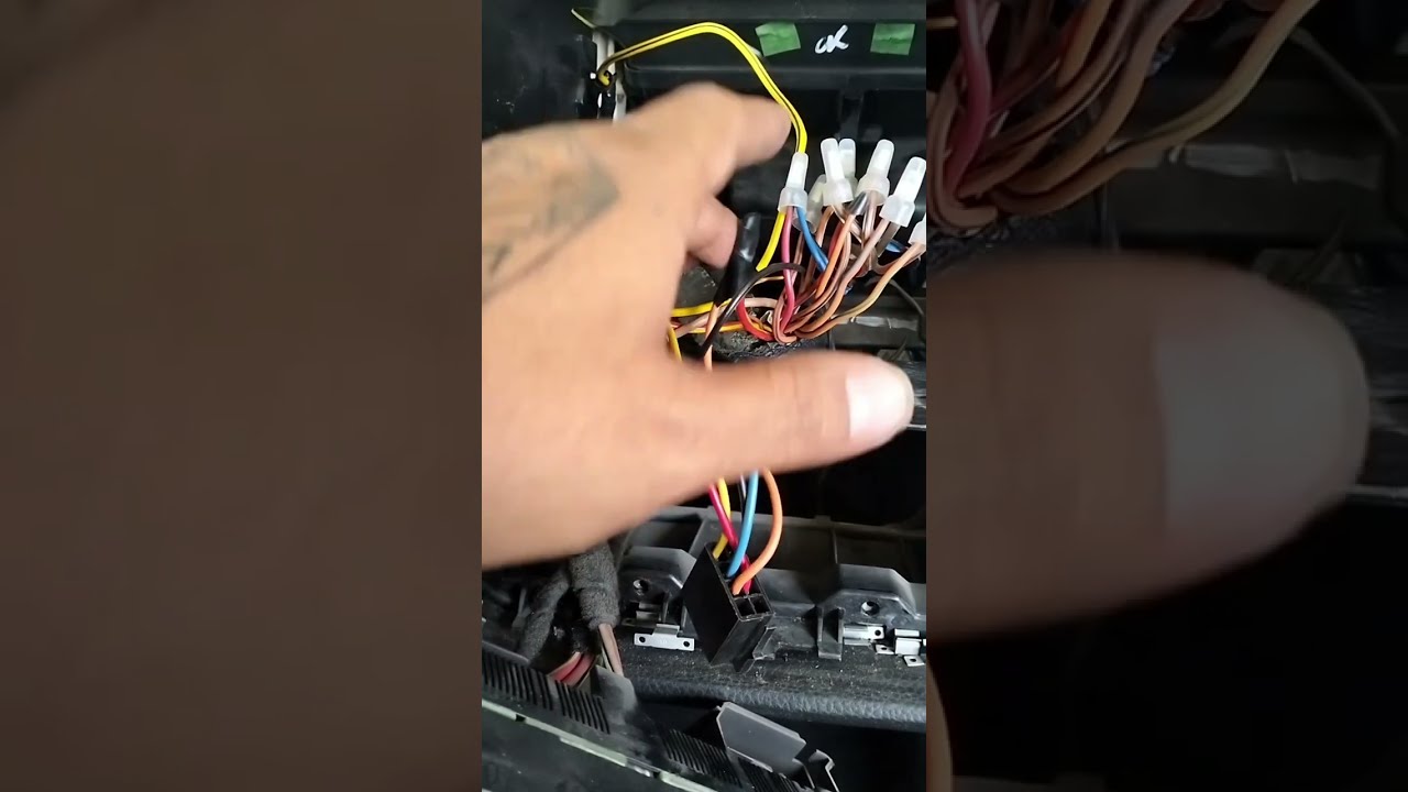 Cambio de autoestéreo de pantalla en VW Bora