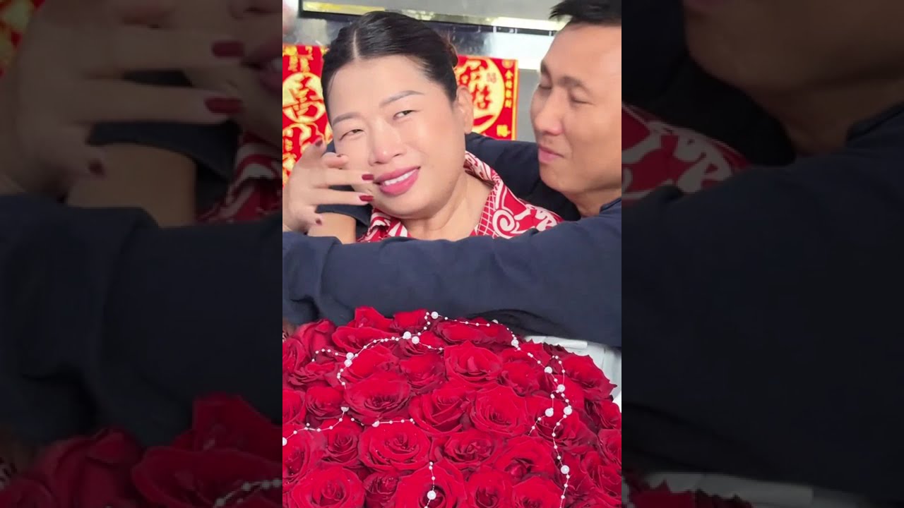 ប្ដី សុខ រស្មី ធ្វើសុីសាហាវ ធ្វើអ្នកដឹកជញ្ជូនមក Surprised បាច់ផ្កា100ទង🌹🎁 Valentine's Sok Reaksmey