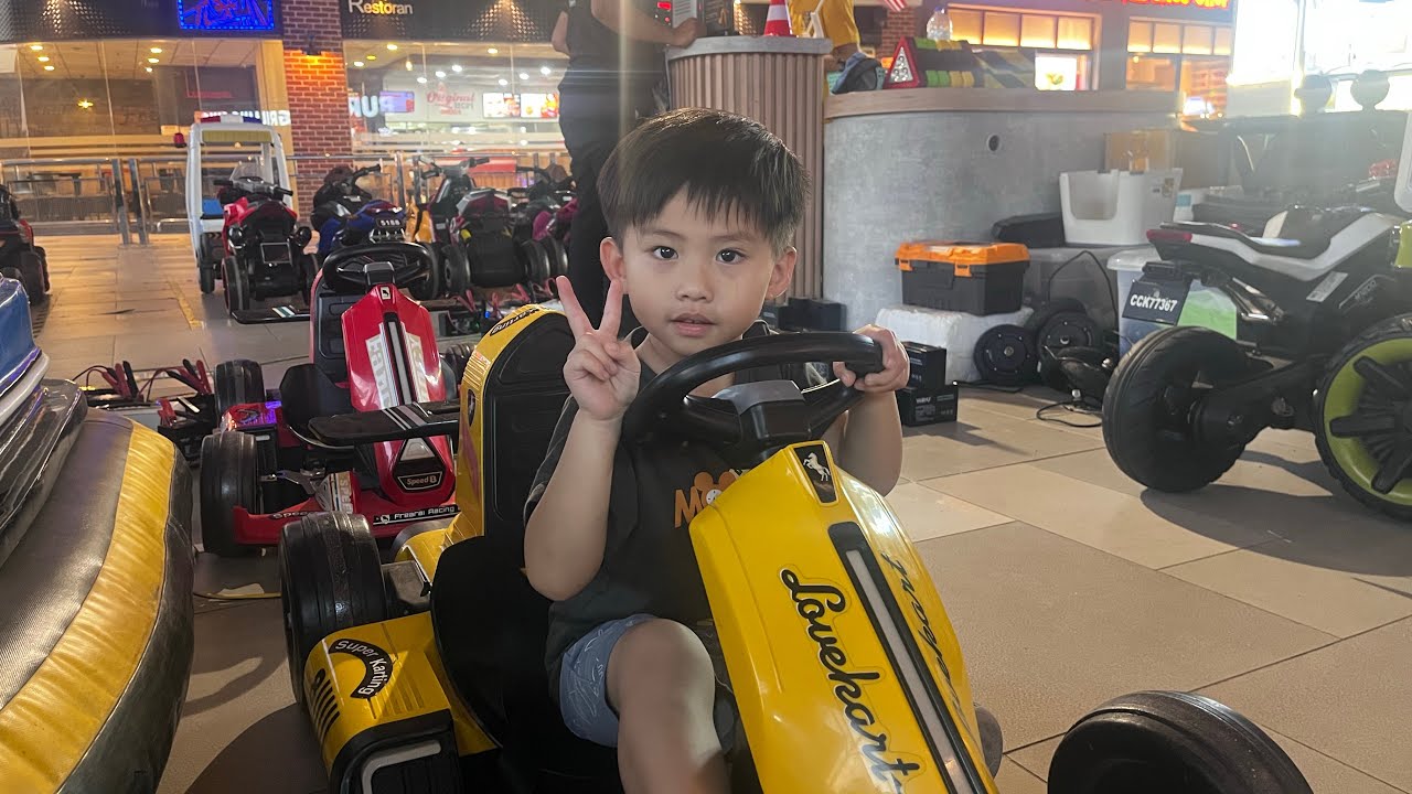 ［Travel with Moses ] Experience Go Kart @ Haha Happy Land