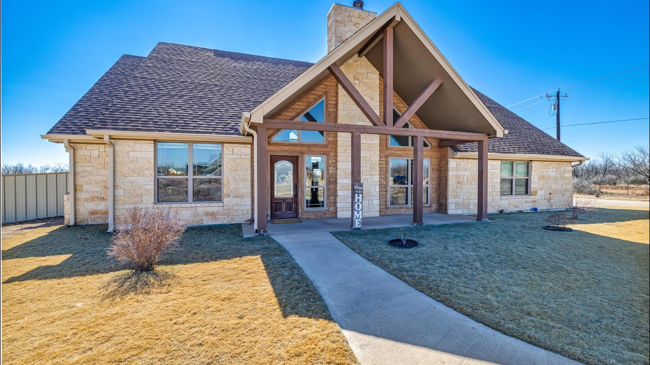 San Angelo Homes For Sale - 5 Bedroom Home on 1 Acre in Buffalo Heights