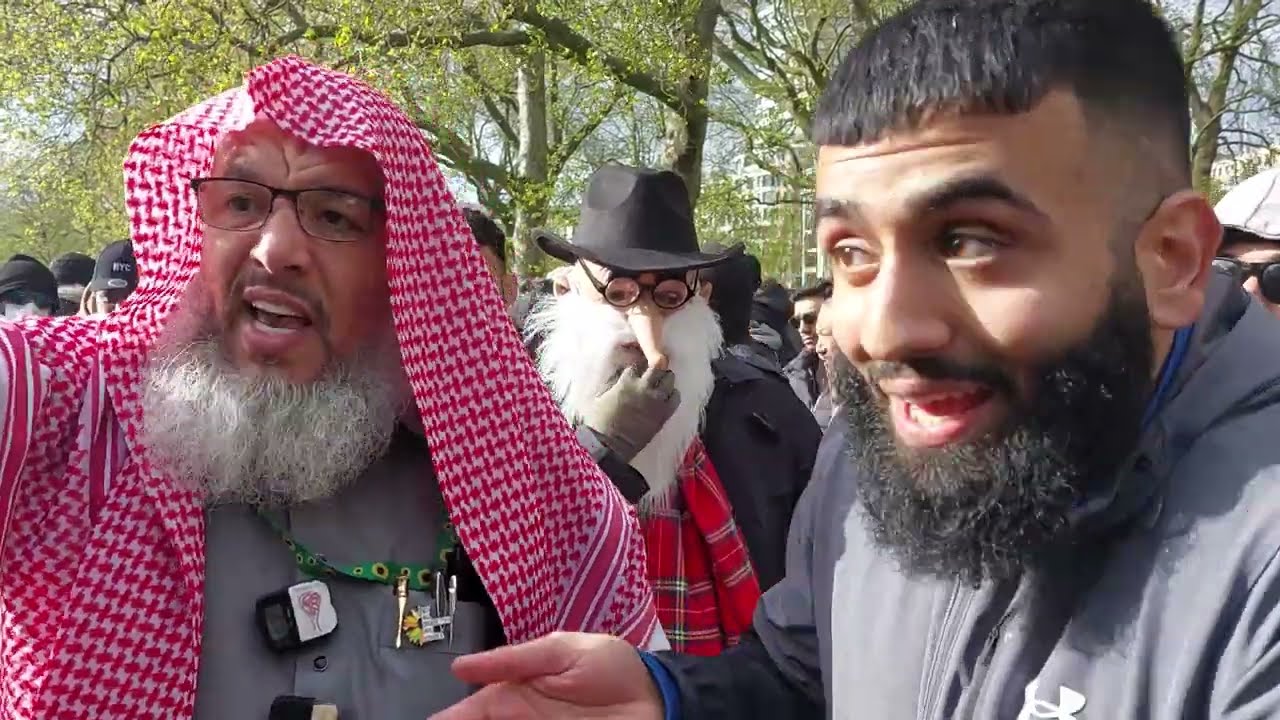 Shia Embarrassed Himself, tries to attack the Sheikh? Ibn Hazm And Shia Speakers Corner Sam Dawah
