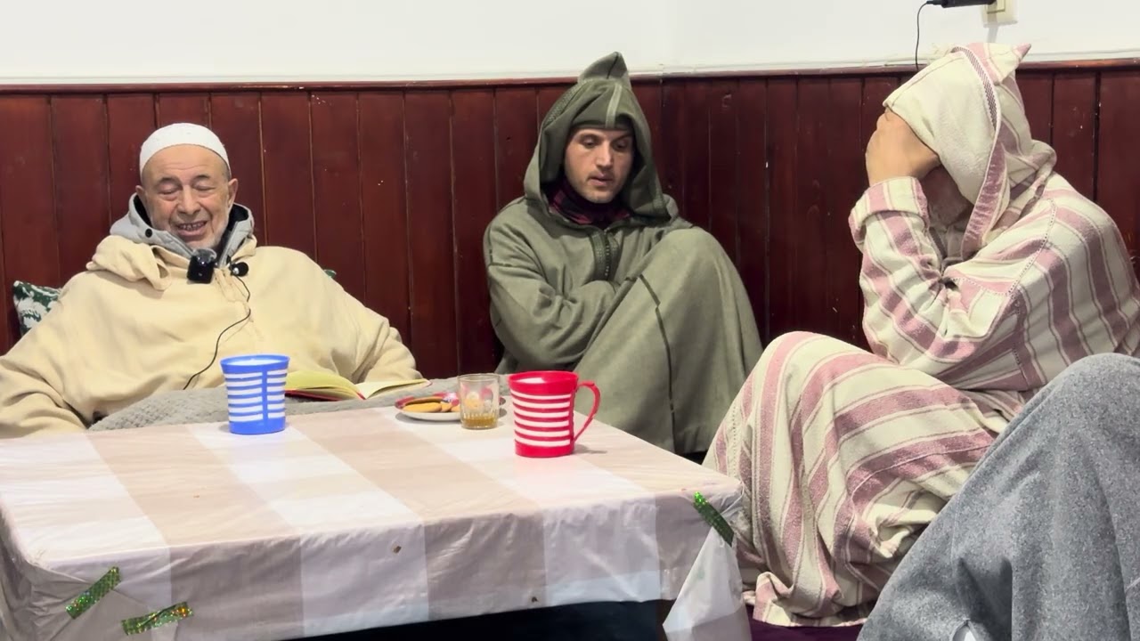 الحكم العطائية ; إذا رأيت عبدا أقامه الله تعالى بوجود الأوراد ، وأدامه عليها مع طول الإمداد فلا …