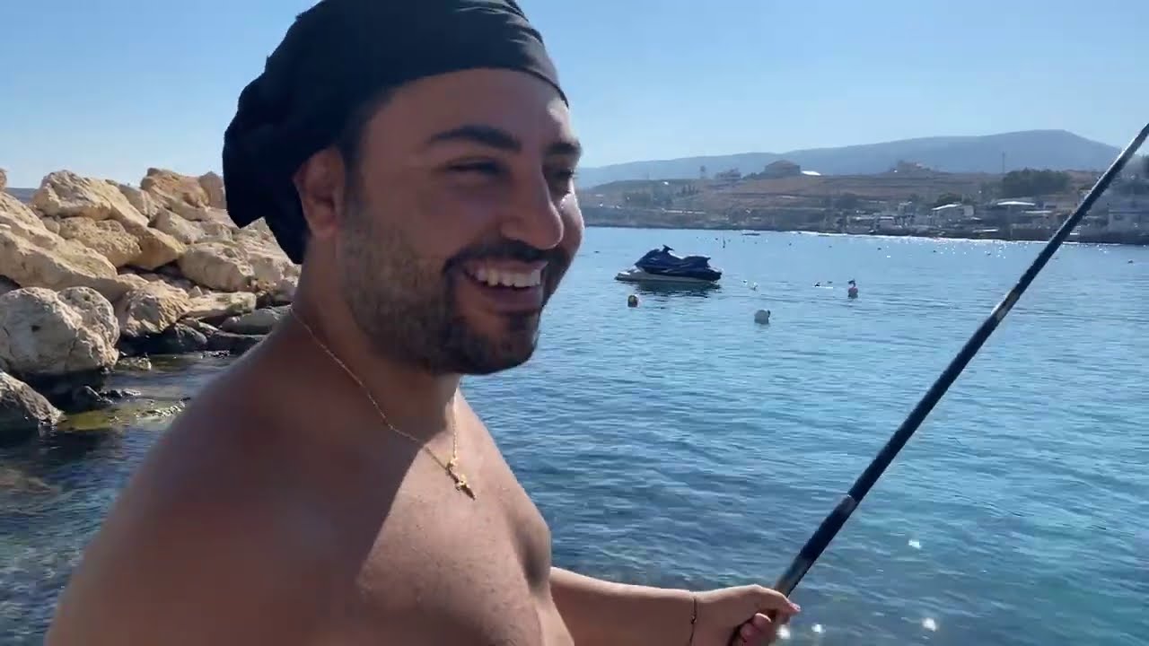 LIVE: “Samkeh 3a Tankeh” for Breakfast in Anfeh (Sea Salt Fish Grilling the Old Traditional Way)
