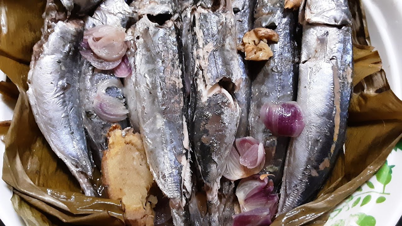 Sinaing Na Galunggong Sa Dahon Ng Saging|Sharvie Cooks