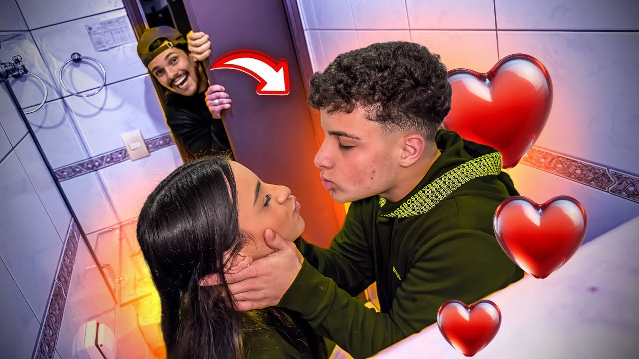 🚨Finalmente Rolou BEIJÃO!! Tranquei o Rafinha e a Letícia No BANHEIRO!!