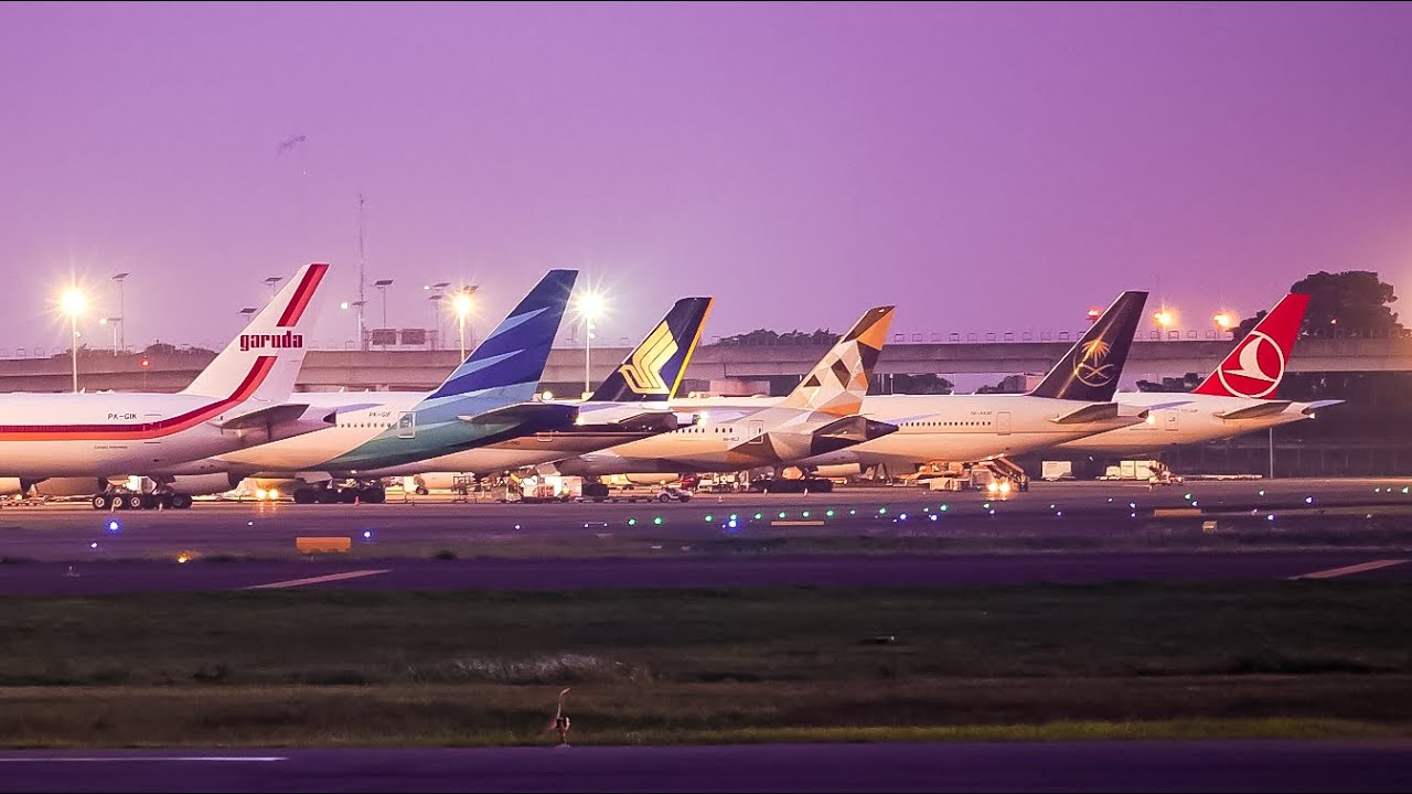 🇮🇩✈️[20 MINUTES] BEAUTIFUL NIGHT PLANE SPOTTING AT JAKARTA AIRPORT