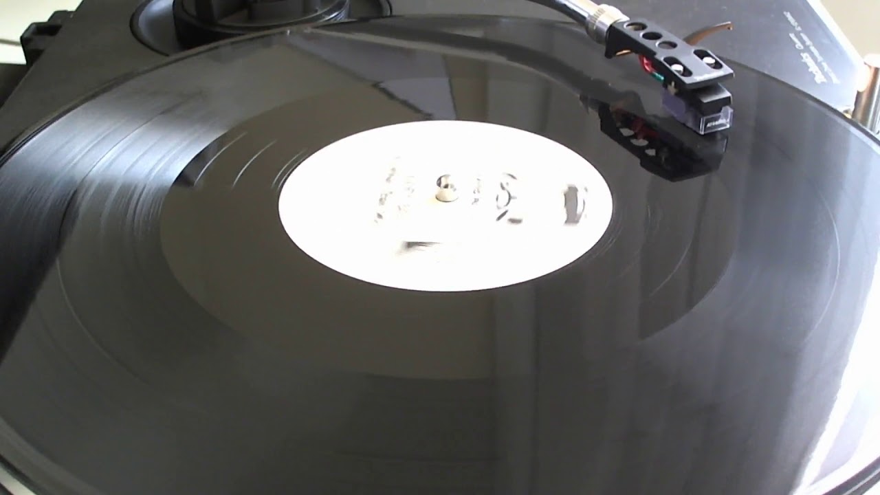 Larry Bee &lrm;&ndash; I'll Give You More (Instrumental)