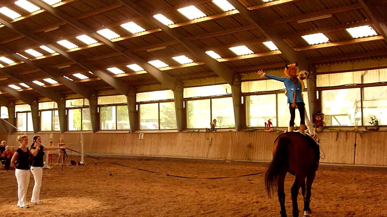 Kostüm Duo Voltigieren die Schöne und das Biest Gostorf 2011 Wenke u. Vivi