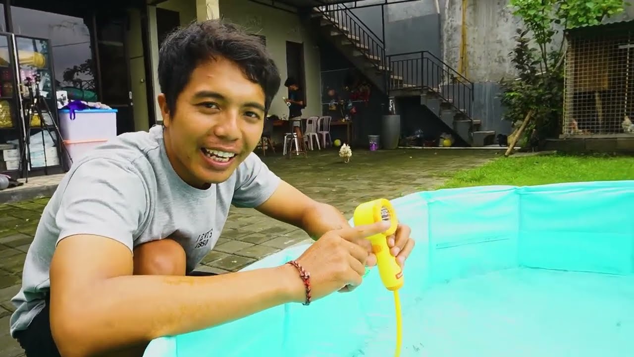 ESSPRESONA SIGNORA BERUAK DII KOLAM RENANG UPlIN?!