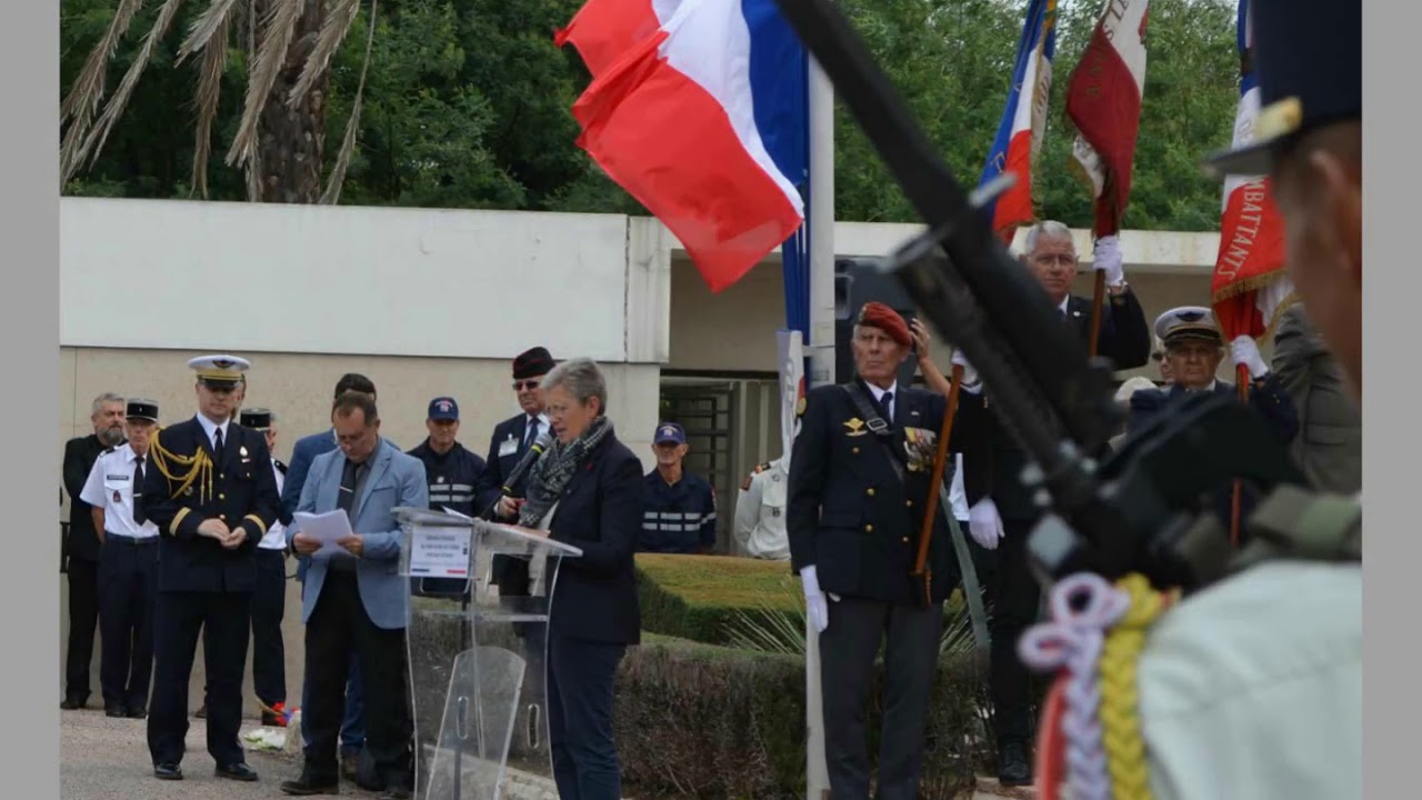 cérémonie de réinhumation de 21 soldats de la  guerre d’Indochine