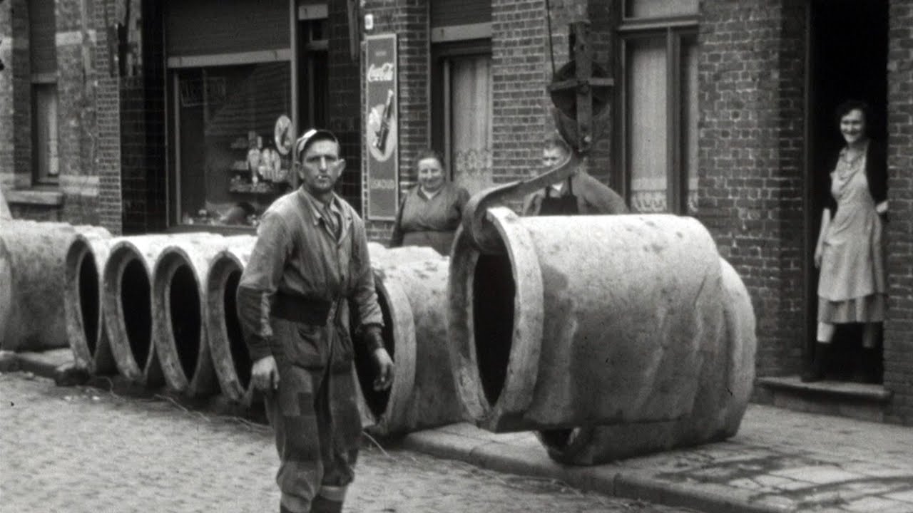 Uit het archief // Nieuwe riolen in de Dorpsstraat (08-1953)