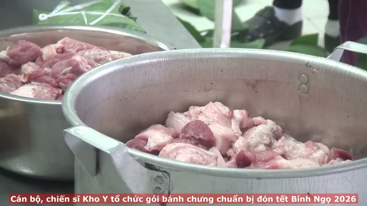 Cán bộ chiến sĩ Kho Y gói bánh chưng tết chuẩn bị đón xuân Bính Ngọ 