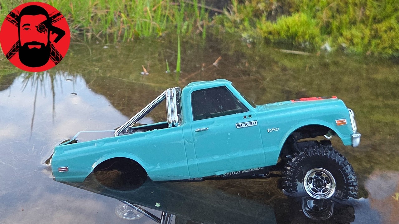 Испытание на прочность Axial SCX30 (удары ногой, падение, бросок и утопление)