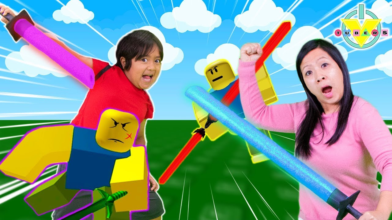 RYAN VS MOMMY BATTLE LIKE STAR WARS! Let's Play Roblox Saber Simulator