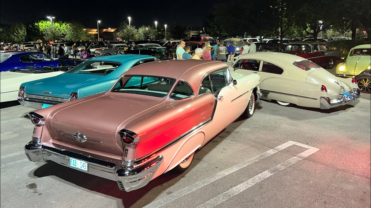 El 1954 Ford va a su primer show de carros clásicos y no esperaba que pasara esto…