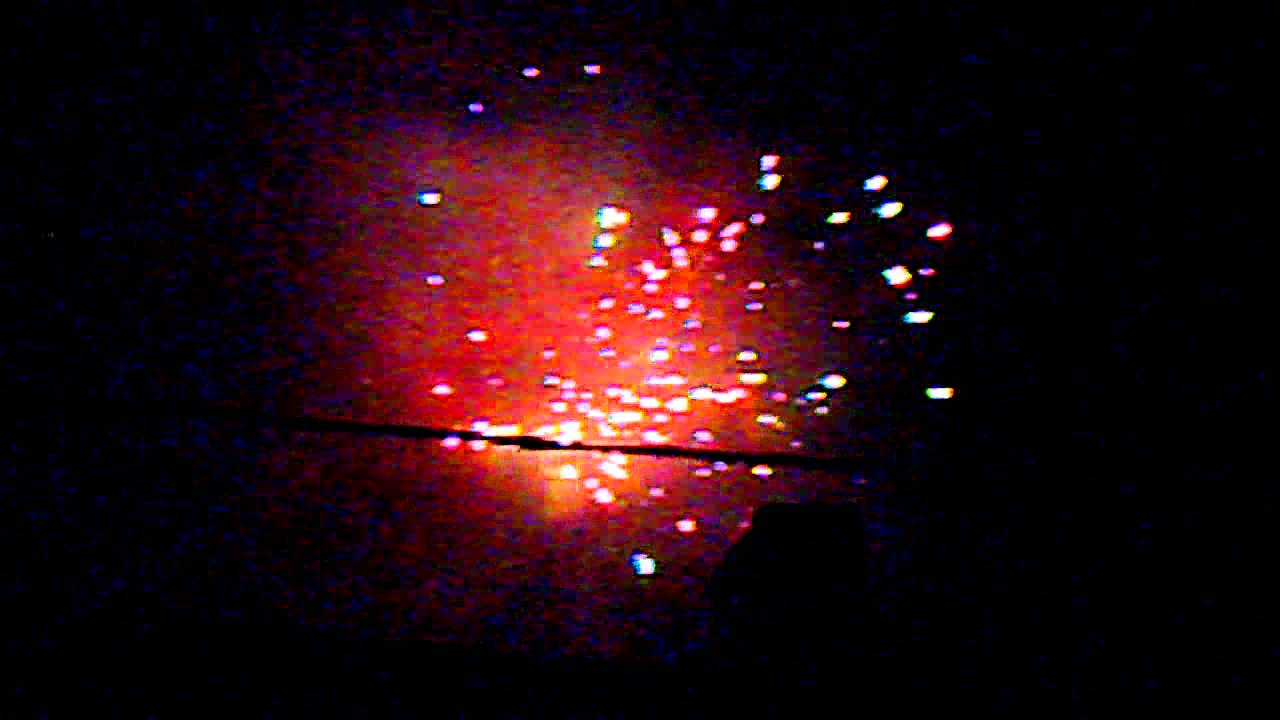 feu d'artifice et embrasement du chateau de Coupiac en aveyron