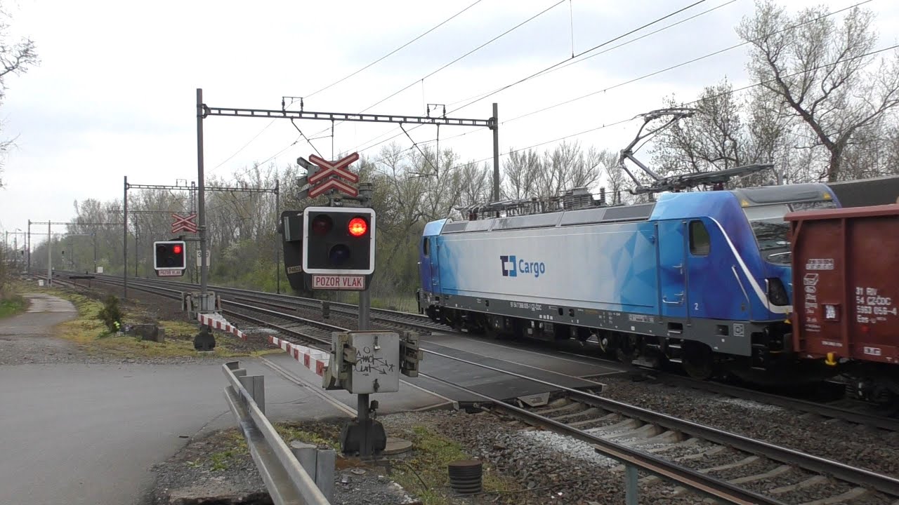 Železniční přejezd Kolín zastávka - 1.5.2021 / Czech railroad crossing