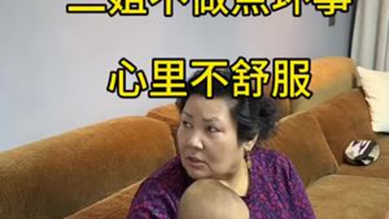 二姐又出来搞事了···#热门#凯胖一家#家庭搞笑#佳尔优优牙胶
