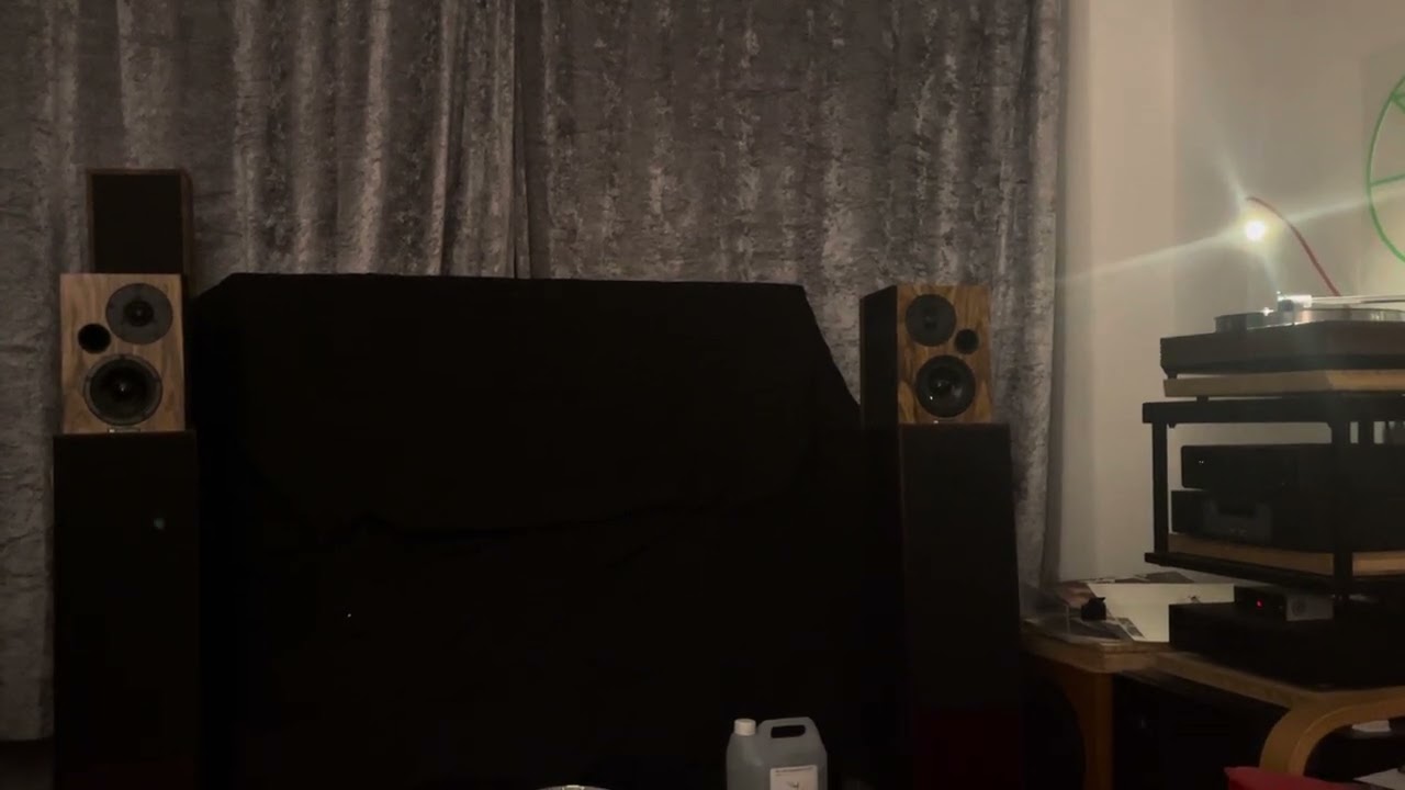 Alchris Audio/Linn/Dynavector system playing Springsteen-4th of July Asbury Park (Sandy).