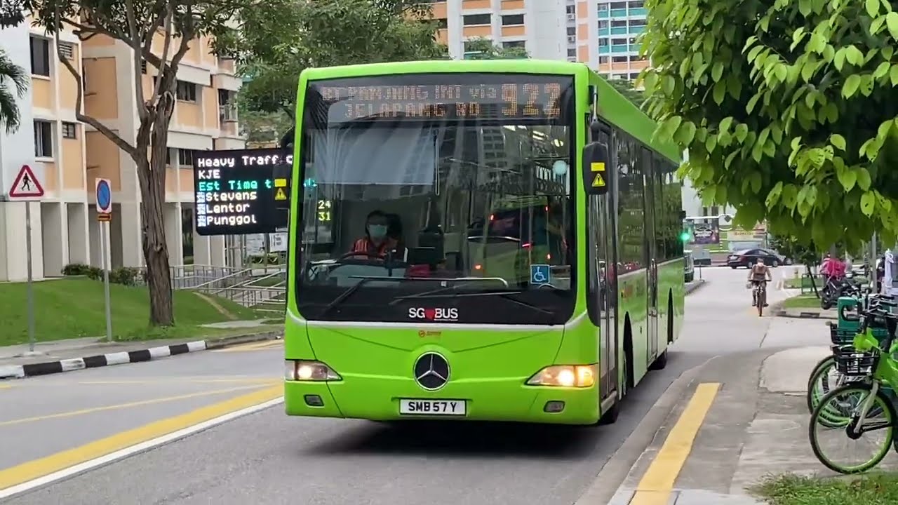 SMRT Mercedes Benz OC500LE - SMB57Y on Route/Service 922