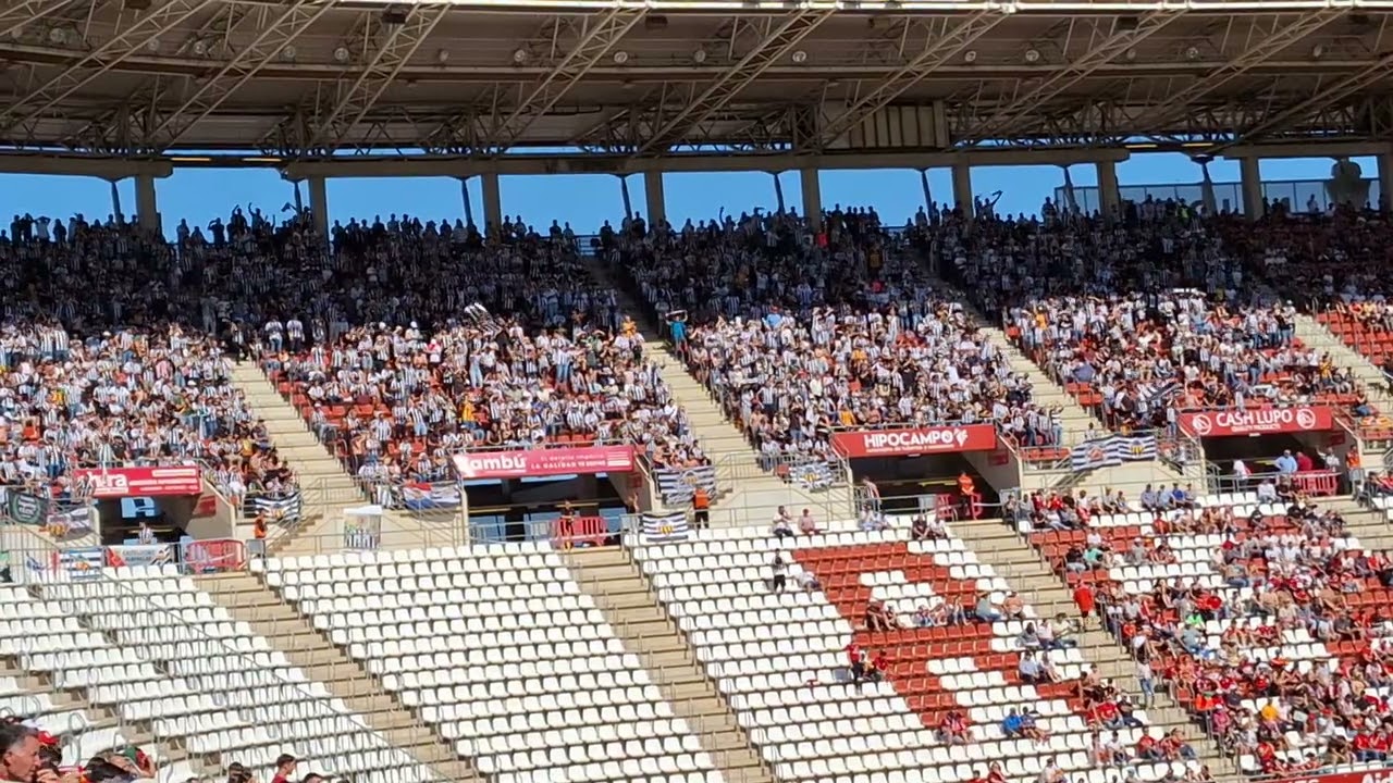 Afición del CD Castellón en Nueva Condomina 3