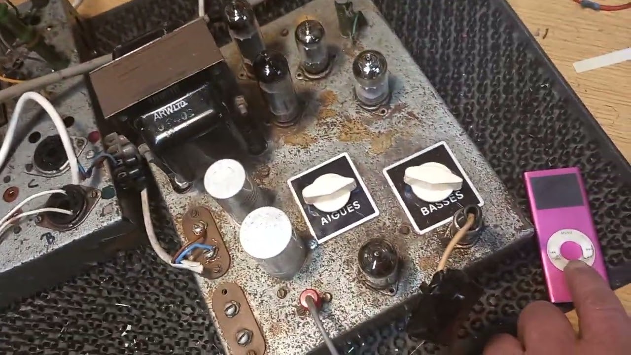 jupiter jukebox amp and P/S on the bench, great sounding little amp