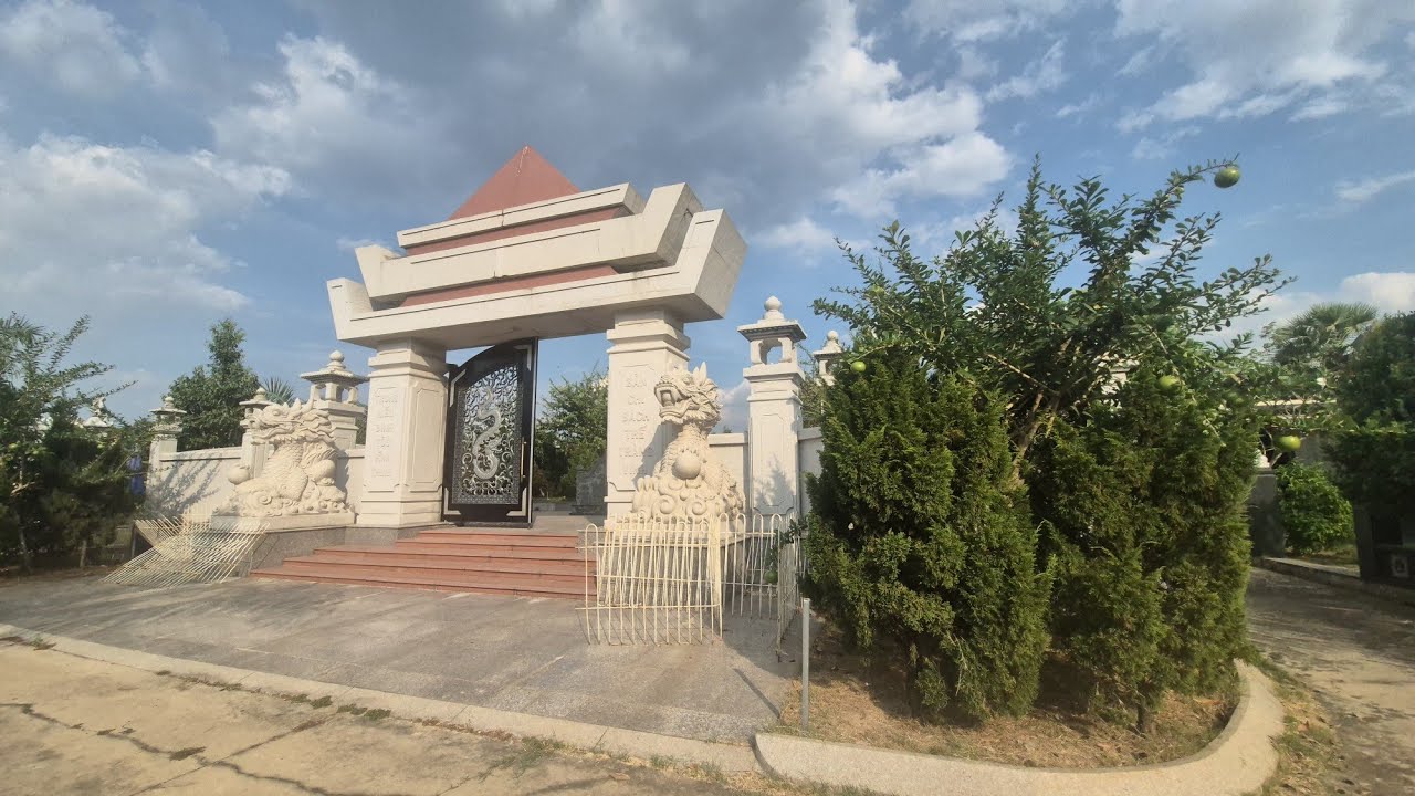 Khám phá nơi an nghĩ tiền tỷ của những vị đại gia ở nghĩa trang số 1 miền nam hoa viên Bình Dương 