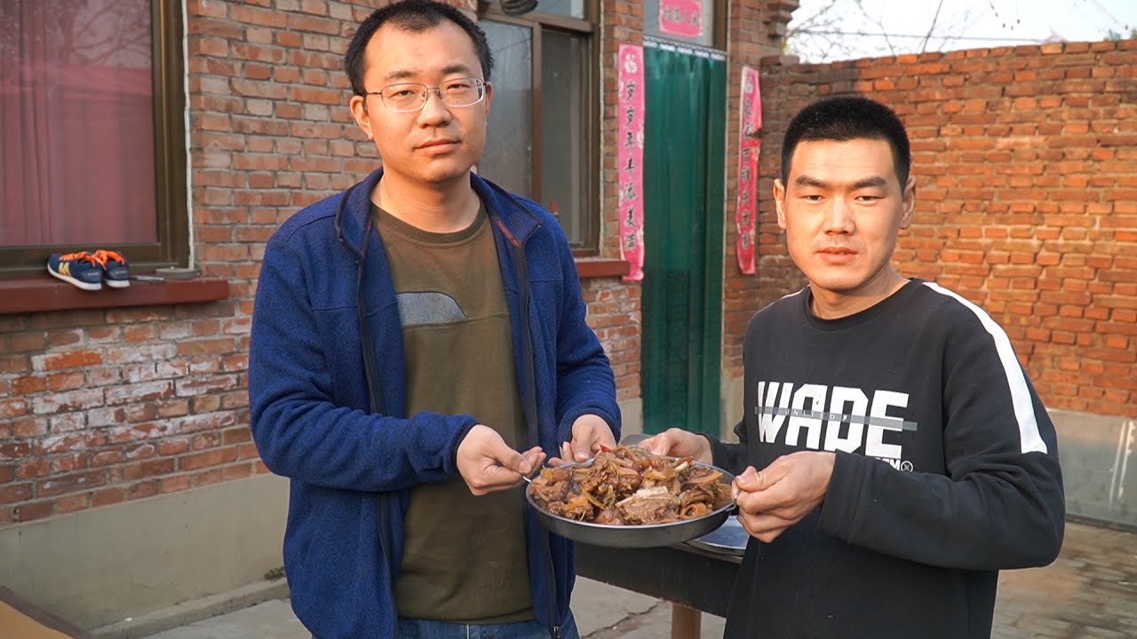 【食味阿远】阿远做麻辣啤酒鸭，肉质瘦又耐炖，啤酒麻辣料炖俩小时，口感棒 | Shi Wei A Yuan