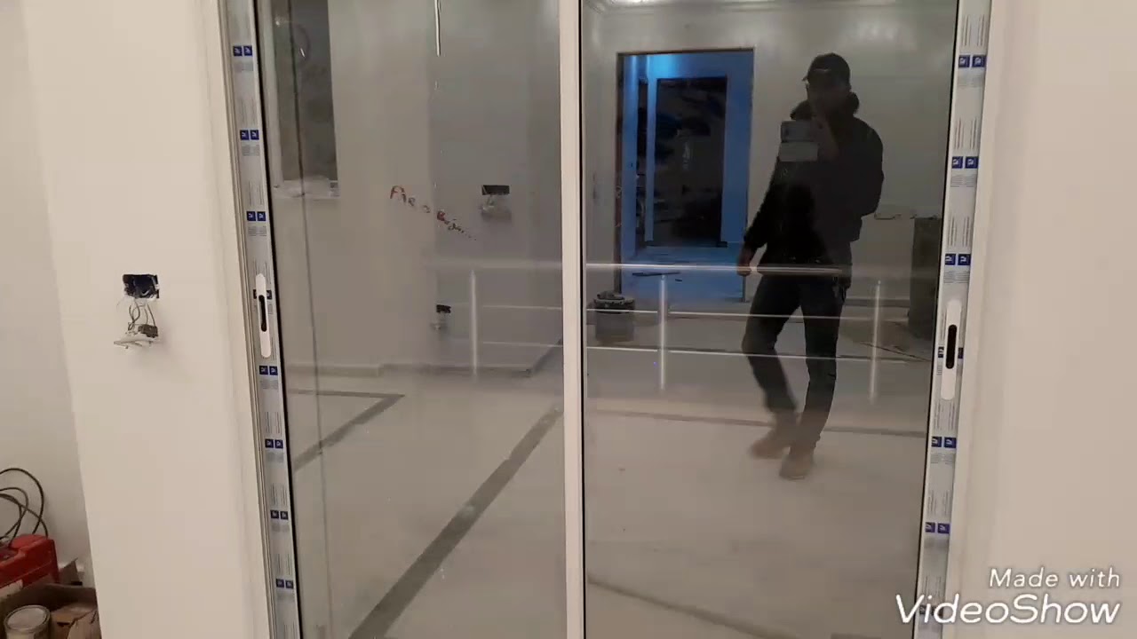 Fenêtre et porte fenêtre double vitrage avec storeelectrique