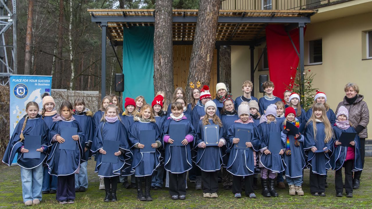 Świąteczny hit Jarmarku Bożonarodzeniowego w Ustroniu – występ chóru dziecięcego z ZSP Grotniki 🎙️🎄