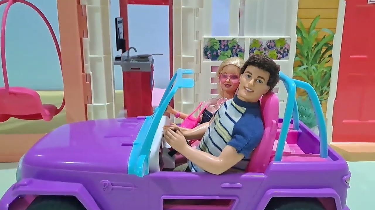Barbie and Ken buy Celebgram's house / What Ken afraid of ?
