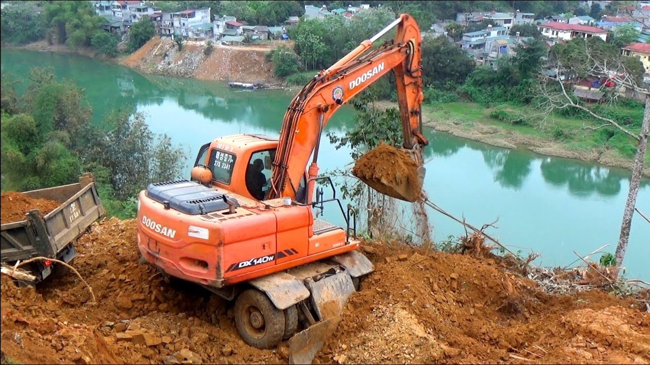 MÁY XÚC CẨU MÚC ĐẤT XE BEN CHỞ ĐẤT MÚC ĐẤT SAN QUẢ NÚI TO LÀM ĐƯỜNG (Excavators) | TinTin Boys