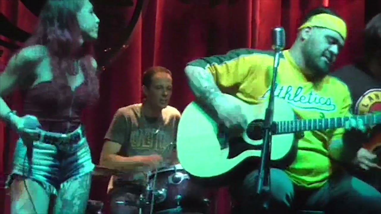 Kathay show acustico en el Roxy Bar (Ex BerlinaVorterix) La canción de Superman - Diciembre 2019