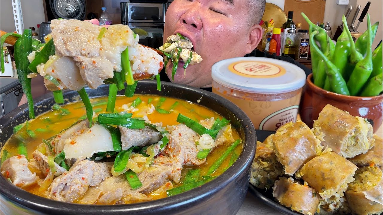 고기반,쌀밥반 직접만든 얼큰이 수육국밥 + 고추야채순대 + 땡초 + 양파김치 한식요리먹방 MUKBANG