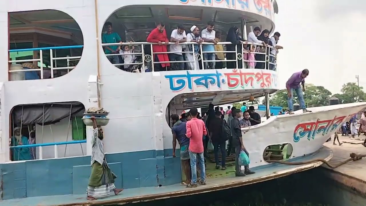 হারিয়ে যাচ্ছি একসময়ের নদী প্রিয় মানুষের প্রিয় বাহন লঞ্চ