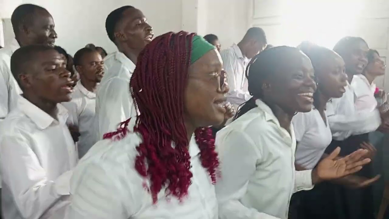 Ação de graças em Nossa Senhora da Assunção de Chingodzi Aeroporto Coro Santa Cecília 