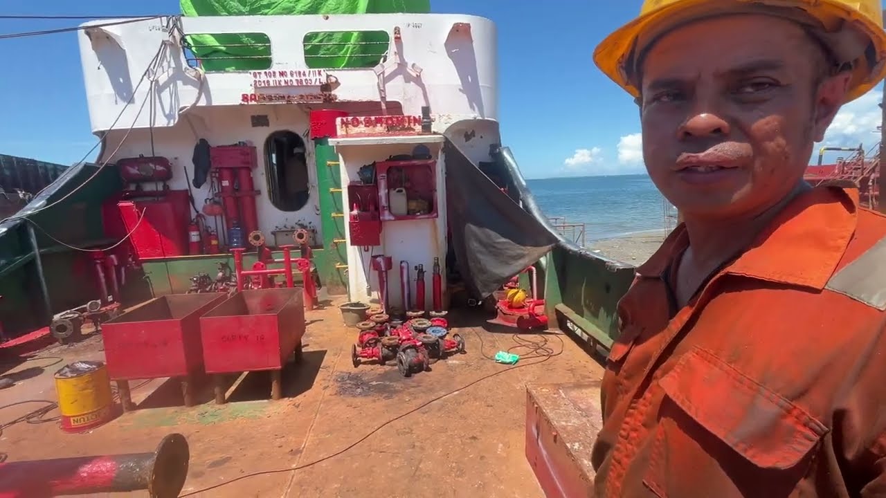 pengangkut batu bara docking leonardo