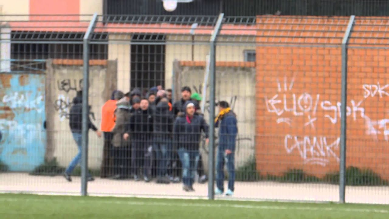 L'ARRIVO DEI TIFOSI DEL GIUGLIANO