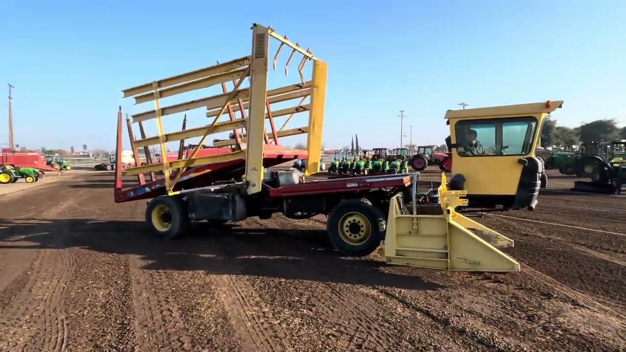 2011 New Holland H9880 Bale Wagon