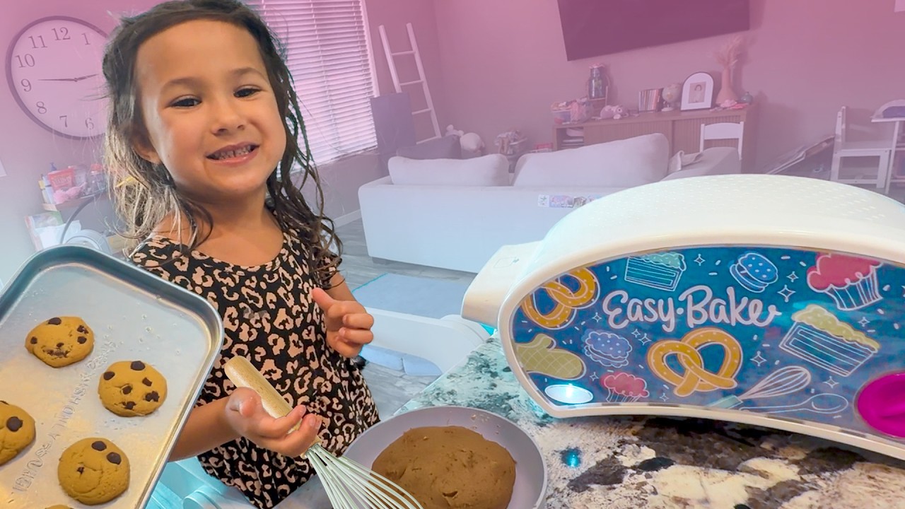 OAK MAKES TiNY COOKiES with EZ BAKE OVEN?!  Strawberry Lemon Cookies&Chocolate Chip (the MOViE)