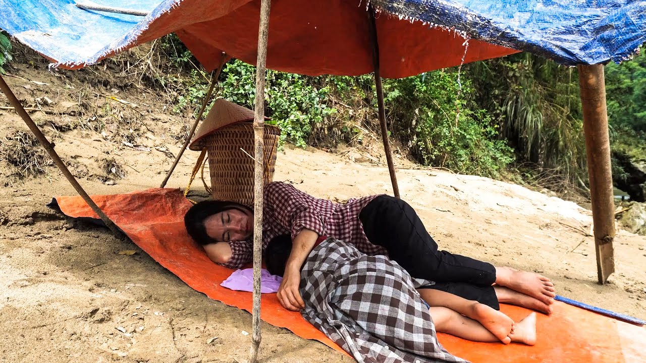 Single mother begins life as homeless after family tragedy | Ly Phuc Kieu