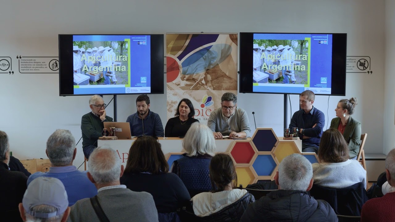 Mesa Redonda - Qué nos depara la apicultura en República Checa, Argentina, Portugal y Galicia