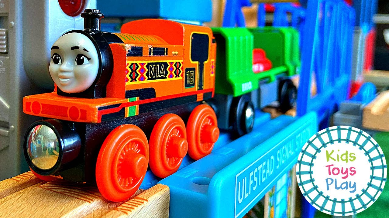 Thomas and Friends Toy Train Wooden Track Build | Bridges and Stations