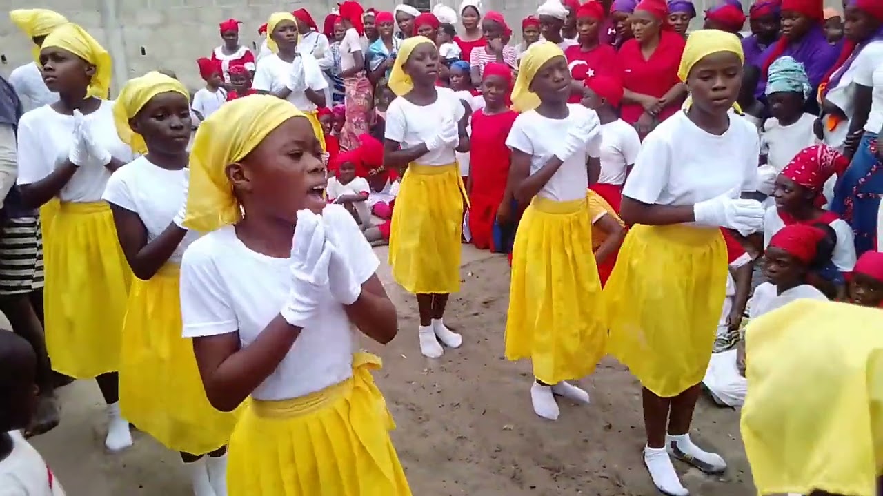 Église : Ngounza NTSAYI NA NTSAYI (Ecodie ) à Mouhoumi chez Mâ ngounza et Ntumua Mampouya Jérémy