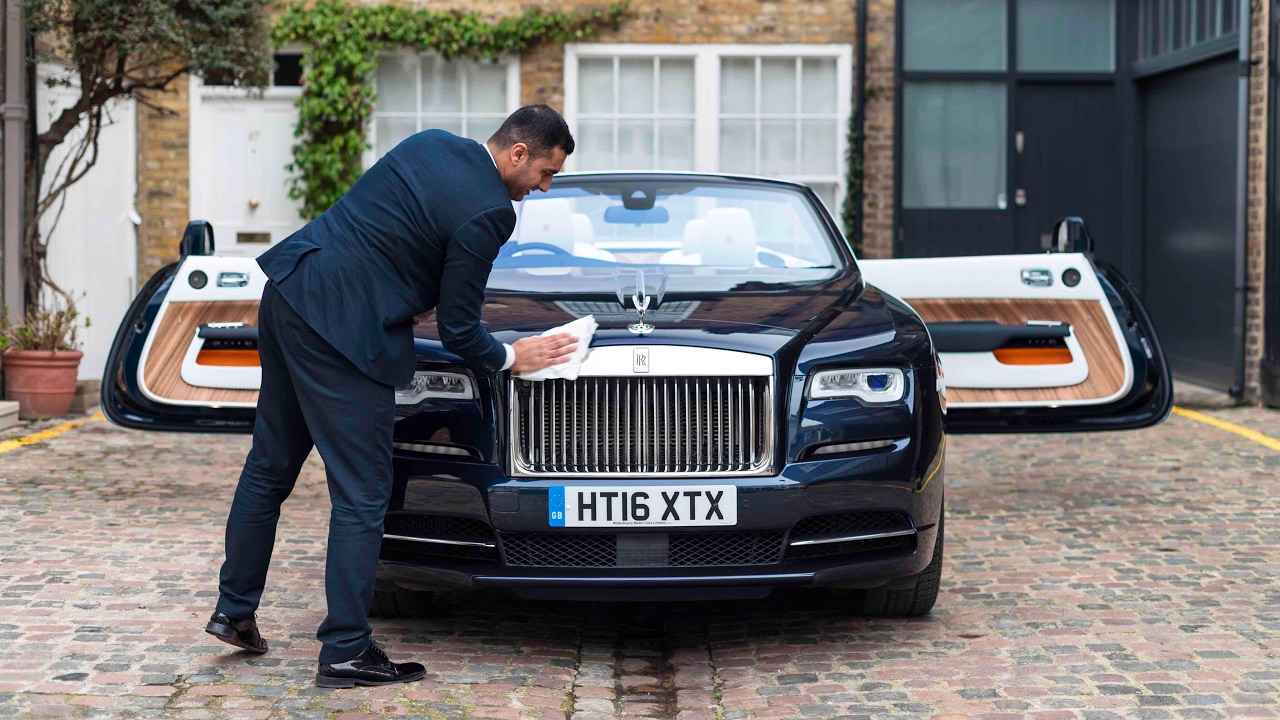 Driving a Rolls Royce Dawn in London