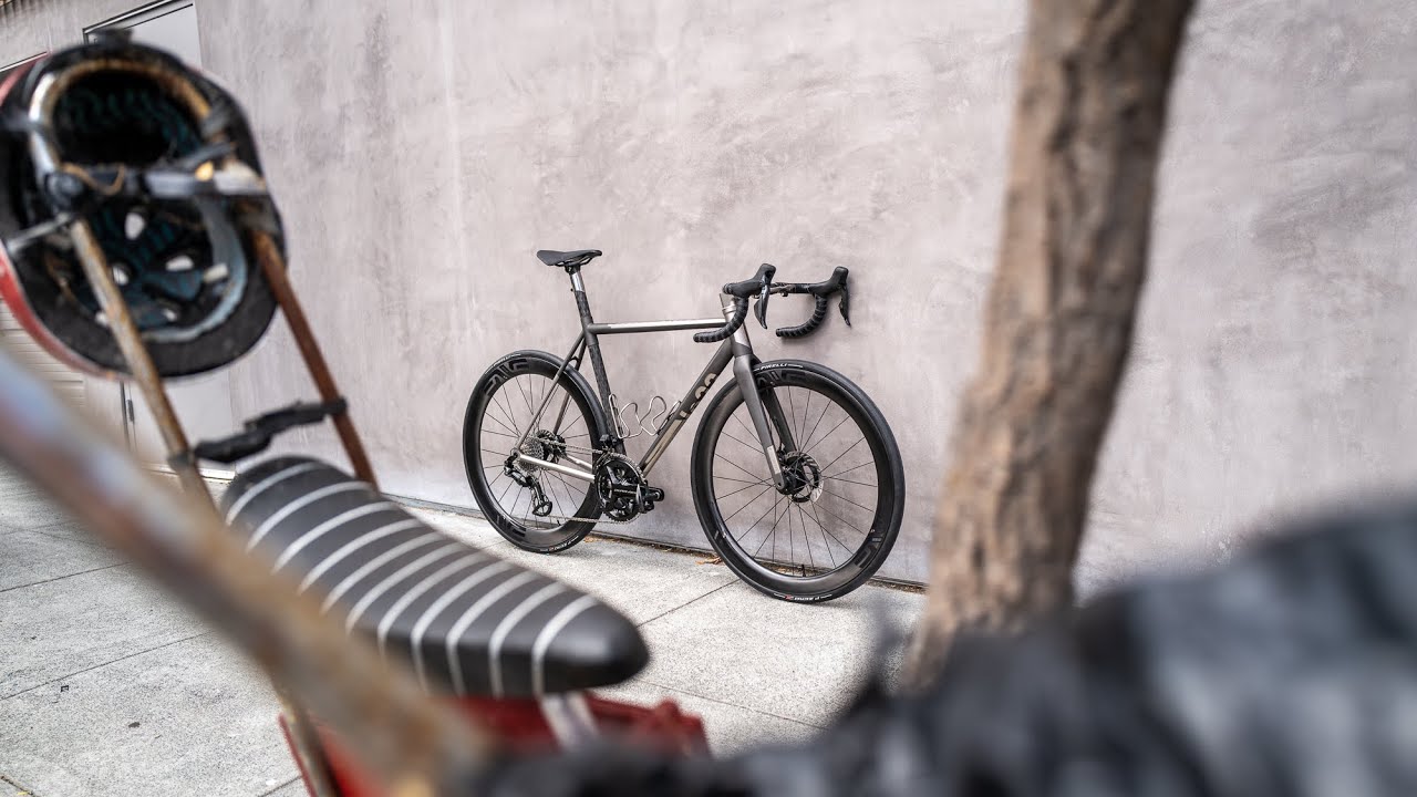 Build Watching: An Understated No. 22 Aurora